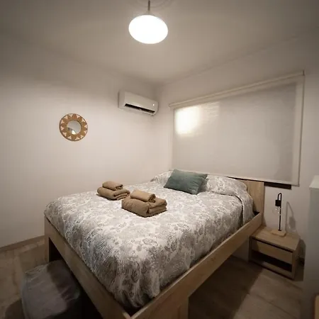 The House Apartment, 2br Sea View Apt, Pool, Tennis Court 아파트