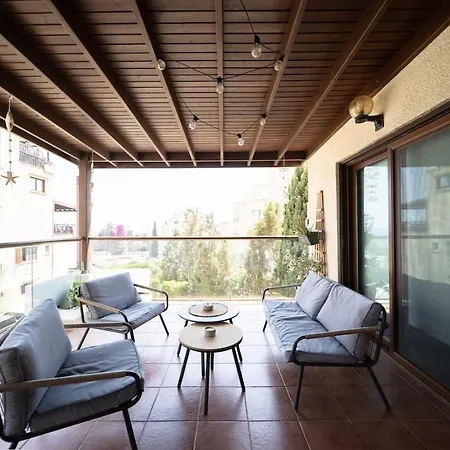 The House Apartment, 2br Sea View Apt, Pool, Tennis Court 아파트