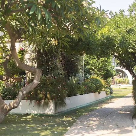 The House Apartment, 2br Sea View Apt, Pool, Tennis Court