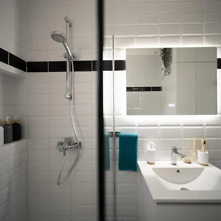 The House Apartment, 2br Sea View Apt, Pool, Tennis Court Limassol