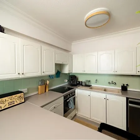 The House Apartment, 2br Sea View Apt, Pool, Tennis Court *