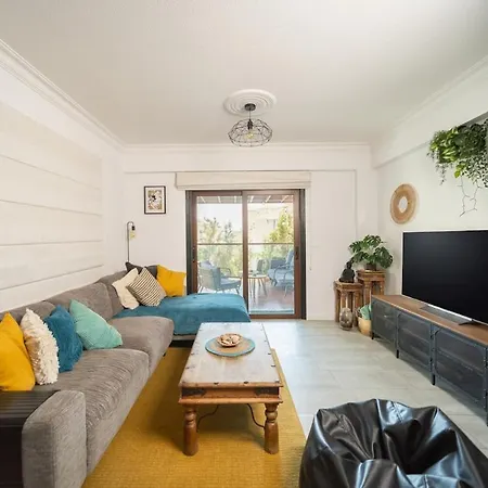 The House Apartment, 2br Sea View Apt, Pool, Tennis Court 아파트 레메소스