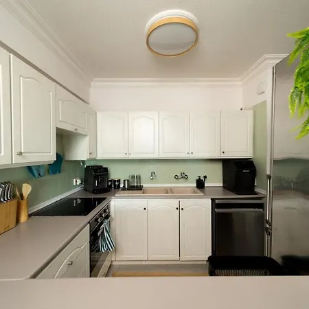 아파트 The House Apartment, 2br Sea View Apt, Pool, Tennis Court