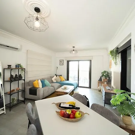 The House Apartment, 2br Sea View Apt, Pool, Tennis Court *